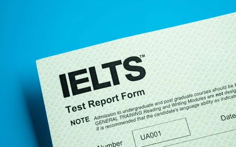 nên lựa chọn học tiếng Anh giao tiếp hay IELTS