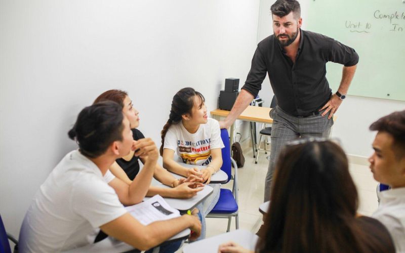 lý do người đi làm nên học tiếng Anh giao tiếp